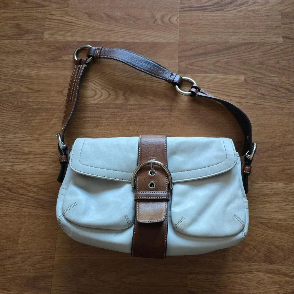 Coach Soho White Leather Buckle Flap Shoulder Bag Vintage Y2K Preppy L04S-3653